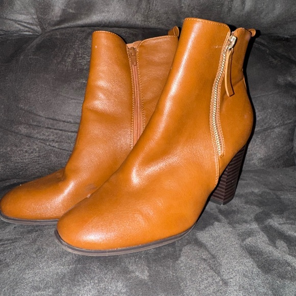 Elegant Brown Ankle Booties - Picture 1 of 4